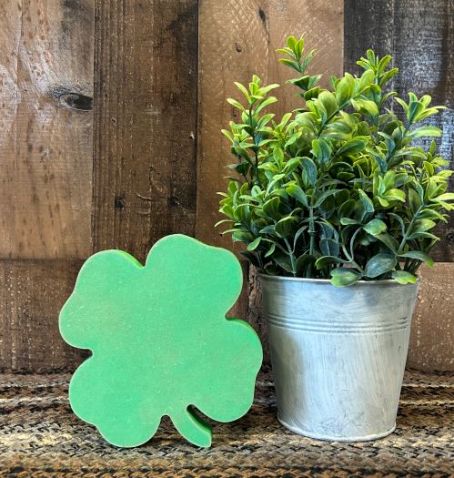 Primitive/Rustic Wood Clover Shelf Sitter