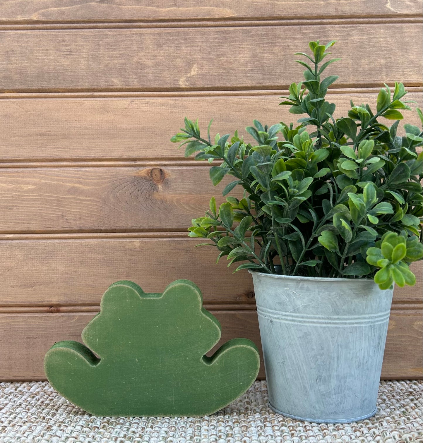 Primitive/Rustic Wood Frog
