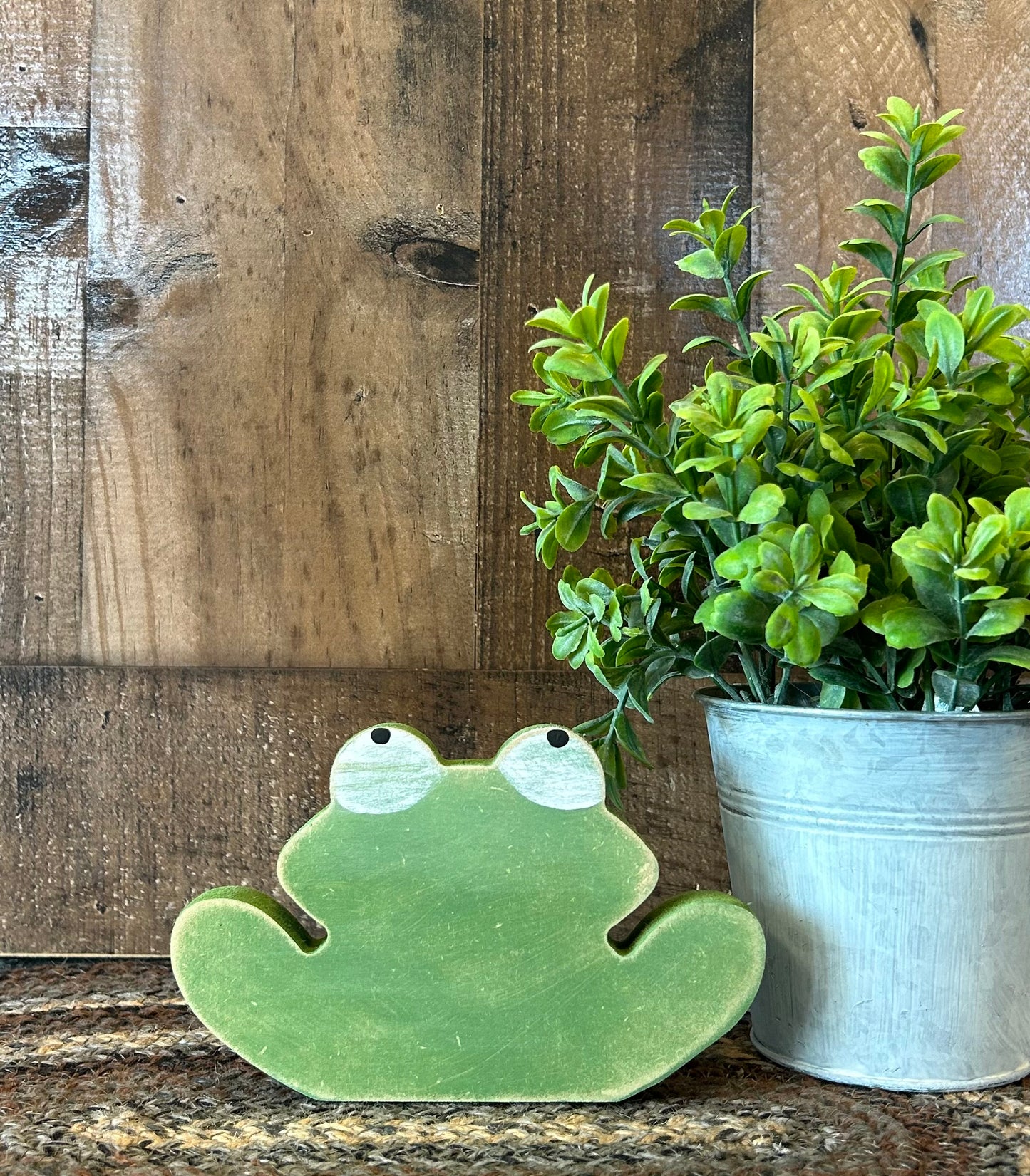 Primitive/Rustic Wood Frog