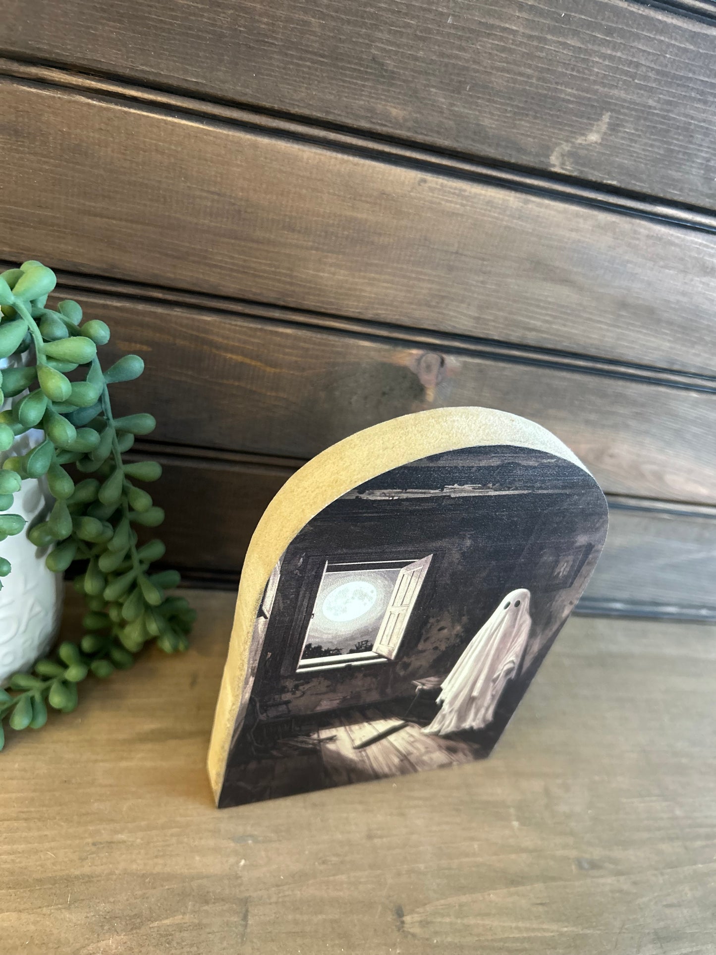 Ghost in Spooky Room Wood Arch - Halloween/Fall 2026 Decor